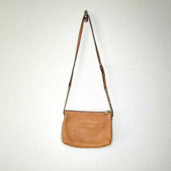 Michael Kors East West Crossbody in Camel Pebbled Leather and Gold Chain - Picture 2 of 15